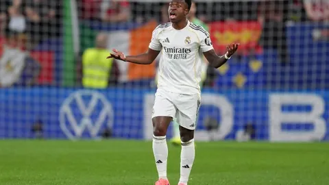 揭秘埃迪-豪进球困境：潜能待发，胜利之光缘何短暂闪耀？